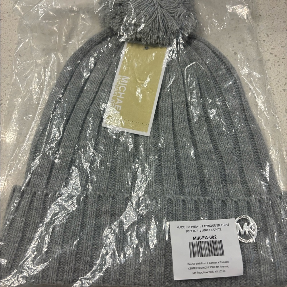 Michael Kors Gray Knit Pom Pom Beanie NWT - Picture 5 of 5